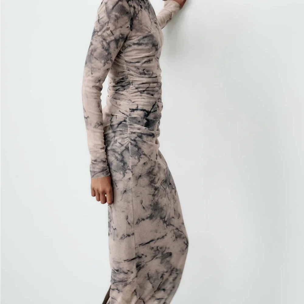 Beautiful Zara dress. Medium and sold out online! - Picture 3 of 6